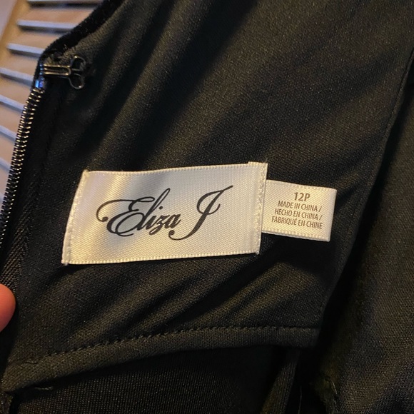 Eliza J 12p Trumpet Gown - Picture 5 of 5